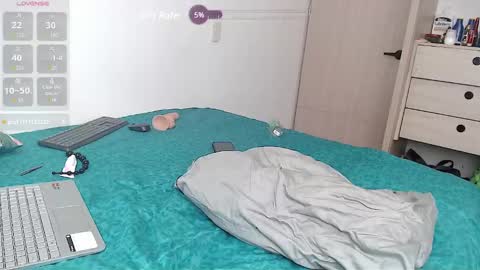 Snapshot of mrmickke chatting on 03.05.25 INDEPENDT MODEL - Twitter mrmickke online show from 03.05.25