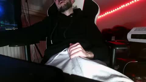 Snapshot of mrrogu3 chatting on 12.04.25 MrRogue online show from 12.04.25