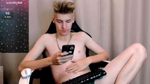 Adam online show from 10.08.25