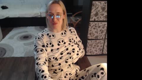 Snapshot of mrsluck chatting on 03.10.26 Sasha online show from 03.10.26