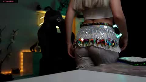 Snapshot of mrstenderbeast chatting on 11.10.25 YOUR OWNER online show from 11.10.25