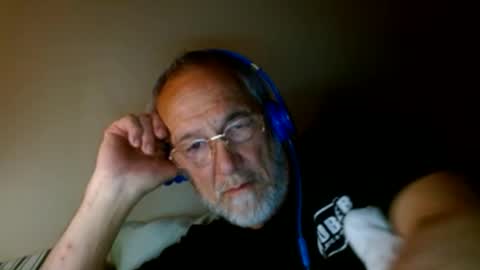 Snapshot of mrtease5 chatting on 04.18.26 mrtease5 online show from 04.18.26