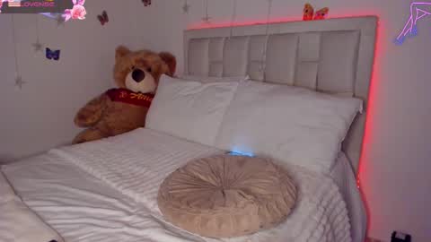 Snapshot of ms_afrodita_ chatting on 12.15.25 Tania online show from 12.15.25