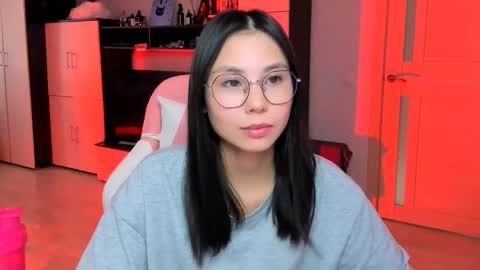 Snapshot of ms_emily_ chatting on 10.31.25 ms_emily_ online show from 10.31.25