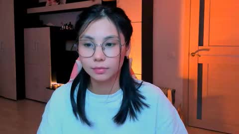 Snapshot of ms_emily_ chatting on 11.05.25 ms_emily_ online show from 11.05.25