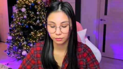 Snapshot of ms_emily_ chatting on 12.21.25 ms_emily_ online show from 12.21.25