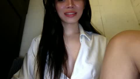 Snapshot of ms_guniguni chatting on 09.10.25 Lara online show from 09.10.25