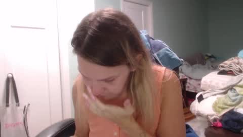 Snapshot of ms_queen chatting on 09.16.25 missqueenbbw online show from 09.16.25