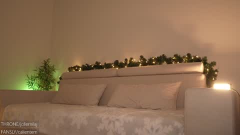 Snapshot of ms_seductive chatting on 12.15.24 Your M online show from 12.15.24