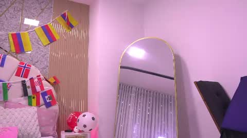 Snapshot of mssburbuja chatting on 07.12.26 Manuela online show from 07.12.26
