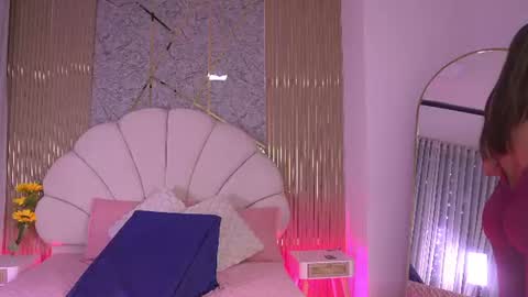 Snapshot of mssburbuja chatting on 07.22.26 Manuela online show from 07.22.26