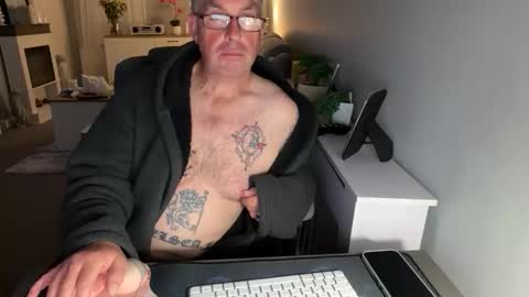 Snapshot of mtb1697 chatting on 09.15.25 mtb1697 online show from 09.15.25