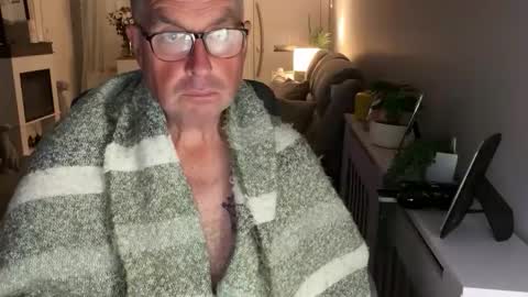 Snapshot of mtb1697 chatting on 09.28.25 mtb1697 online show from 09.28.25