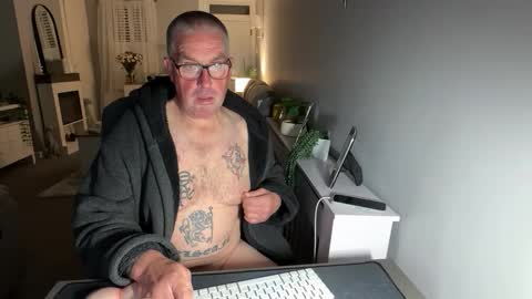 Snapshot of mtb1697 chatting on 09.30.25 mtb1697 online show from 09.30.25