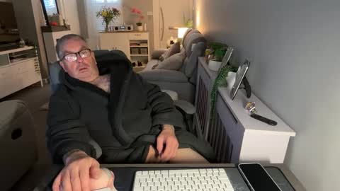 Snapshot of mtb1697 chatting on 10.28.25 mtb1697 online show from 10.28.25