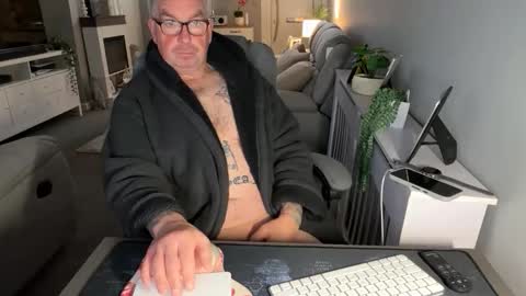 Snapshot of mtb1697 chatting on 11.04.25 mtb1697 online show from 11.04.25