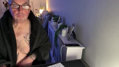 Snapshot of mtb1697 chatting on 12.14.25 mtb1697 online show from 12.14.25