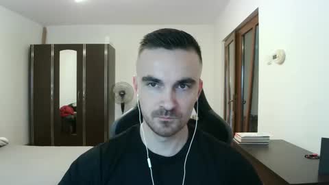 Snapshot of mu5clemania chatting on 02.05.26 Victor online show from 02.05.26