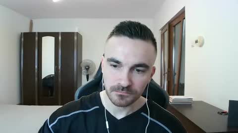 Snapshot of mu5clemania chatting on 02.08.26 Victor online show from 02.08.26