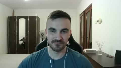 Snapshot of mu5clemania chatting on 02.10.26 Victor online show from 02.10.26