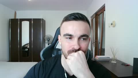 Snapshot of mu5clemania chatting on 02.12.26 Victor online show from 02.12.26