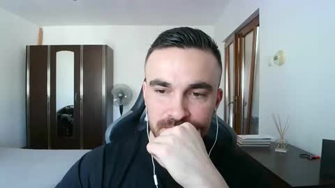 Snapshot of mu5clemania chatting on 02.14.26 Victor online show from 02.14.26