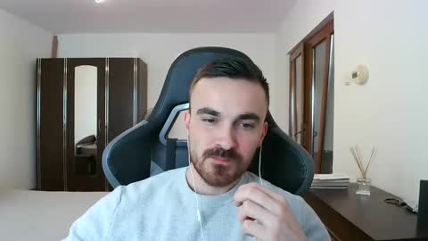 Snapshot of mu5clemania chatting on 02.20.26 Victor online show from 02.20.26