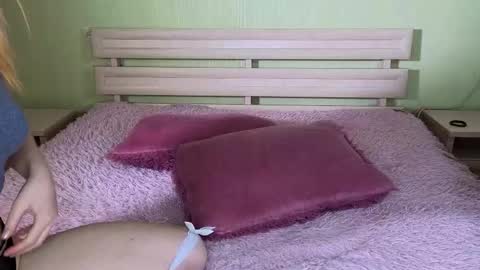 Mia online show from 10.19.25