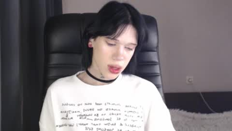 Snapshot of mun_poli chatting on 02.26.26 Polik online show from 02.26.26