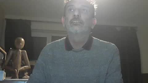 Snapshot of munch10 chatting on 01.19.25 munch10 online show from 01.19.25