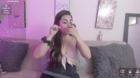 Snapshot of muriell_69 chatting on 11.05.25 muriell_69 online show from 11.05.25