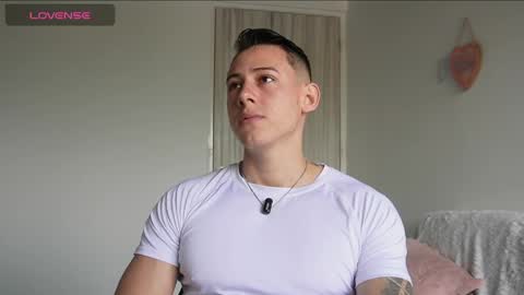 Snapshot of muscle_king_cum chatting on 05.27.26 muscle_king_cum online show from 05.27.26