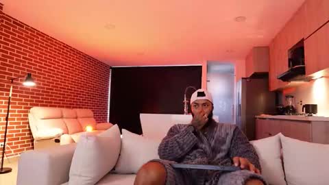 Snapshot of muscle_man19 chatting on 10.27.25 Nick online show from 10.27.25