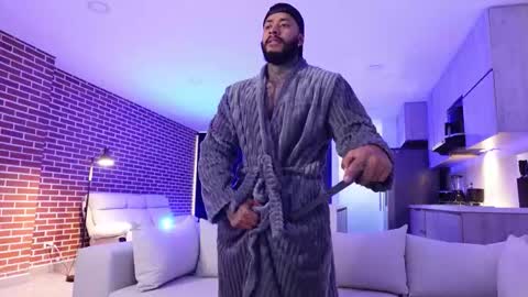 Snapshot of muscle_man19 chatting on 11.11.25 Nick online show from 11.11.25