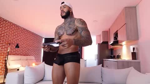 Snapshot of muscle_man19 chatting on 12.03.25 Nick online show from 12.03.25