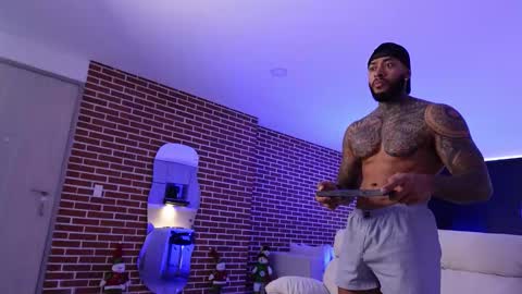 Snapshot of muscle_man19 chatting on 12.16.25 Nick online show from 12.16.25