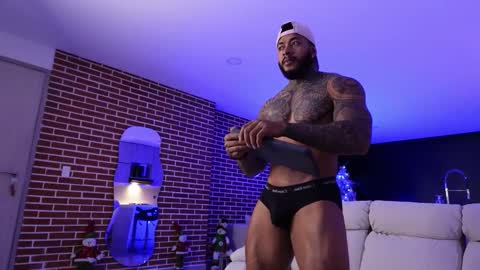 Snapshot of muscle_man19 chatting on 12.18.25 Nick online show from 12.18.25