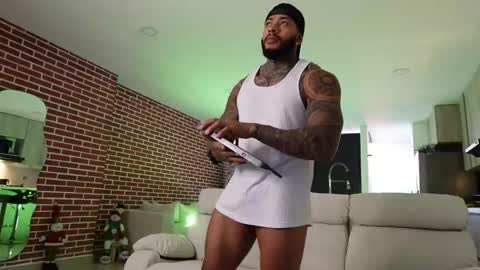 Snapshot of muscle_man19 chatting on 12.21.25 Nick online show from 12.21.25