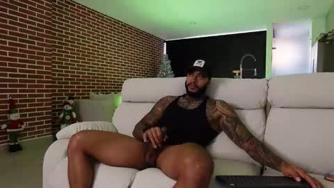 Snapshot of muscle_man19 chatting on 12.22.25 Nick online show from 12.22.25