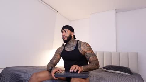 Snapshot of muscle_man19 chatting on 01.07.26 Nick online show from 01.07.26