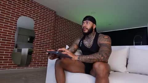 Snapshot of muscle_man19 chatting on 01.08.26 Nick online show from 01.08.26