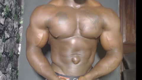 Snapshot of musclegodsammy23 chatting on 12.28.24 musclegod23 online show from 12.28.24