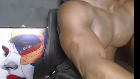 Snapshot of musclegodsammy23 chatting on 01.04.25 musclegod23 online show from 01.04.25