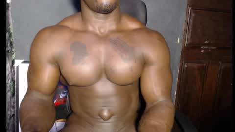 Snapshot of musclegodsammy23 chatting on 01.28.25 musclegod23 online show from 01.28.25