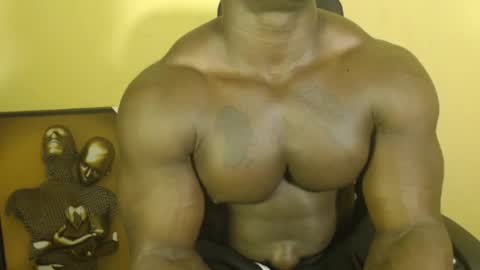 Snapshot of musclegodsammy23 chatting on 03.11.25 musclegod23 online show from 03.11.25