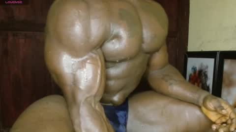 Snapshot of musclegodsammy23 chatting on 02.18.26 musclegod23 online show from 02.18.26