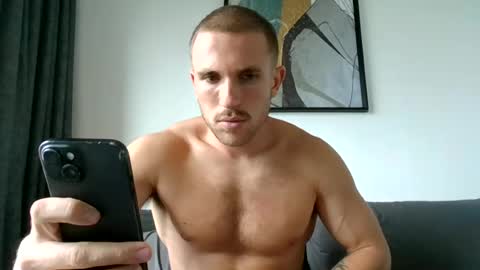 Snapshot of muscleshow00 chatting on 07.08.26 muscleshow00 online show from 07.08.26