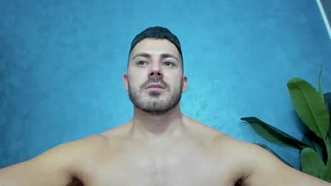 Snapshot of muscularmaster chatting on 12.28.24 muscularmaster onlyfans online show from 12.28.24