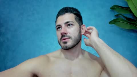 Snapshot of muscularmaster chatting on 10.06.25 muscularmaster onlyfans online show from 10.06.25