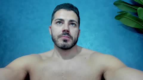 Snapshot of muscularmaster chatting on 11.12.25 muscularmaster onlyfans online show from 11.12.25